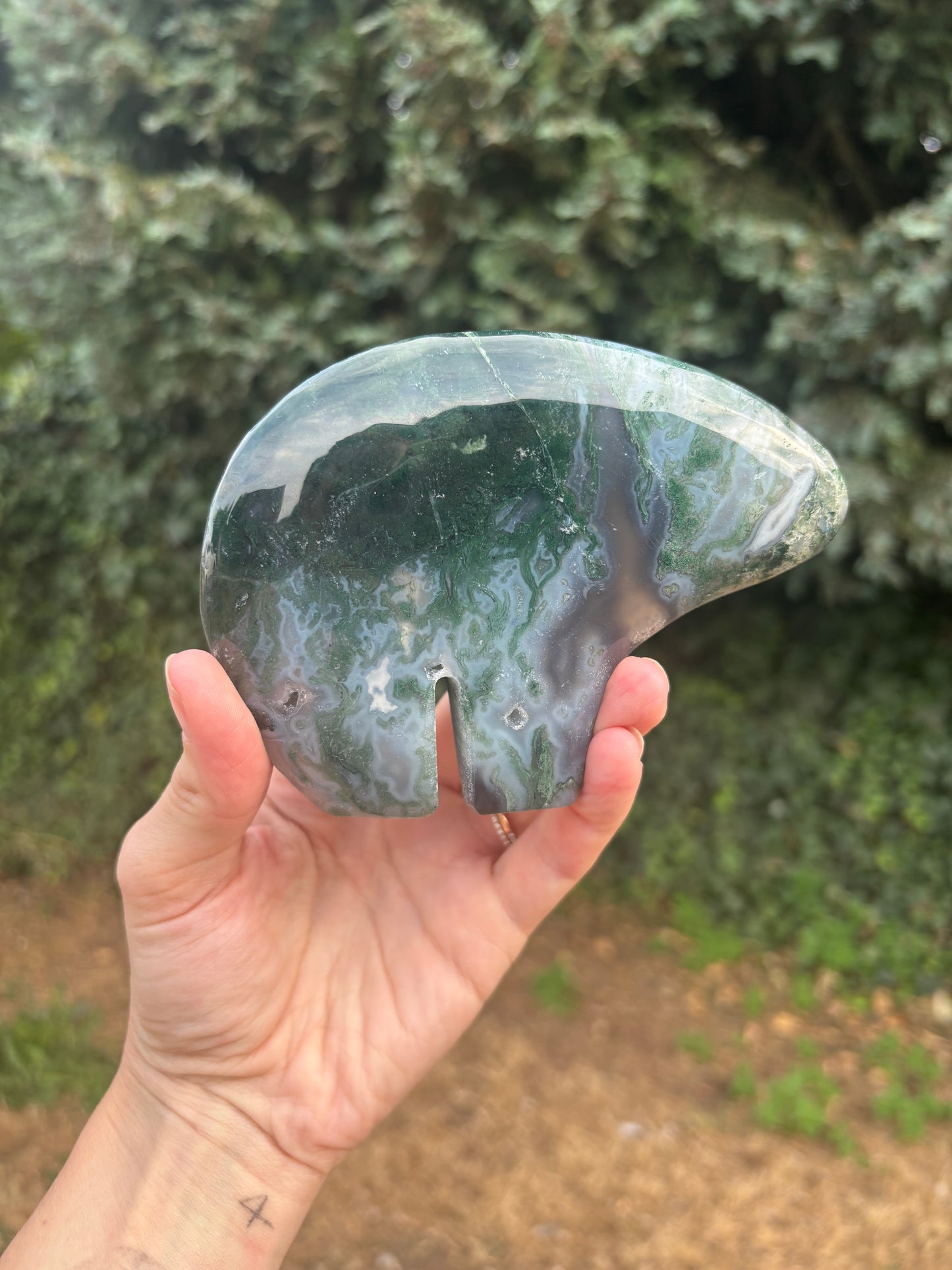 Moss agate Zuni bear