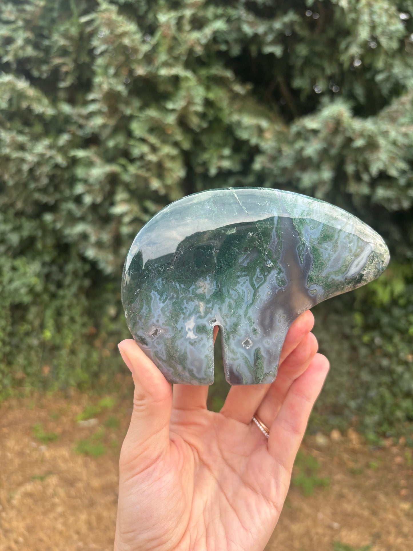 Moss agate Zuni bear