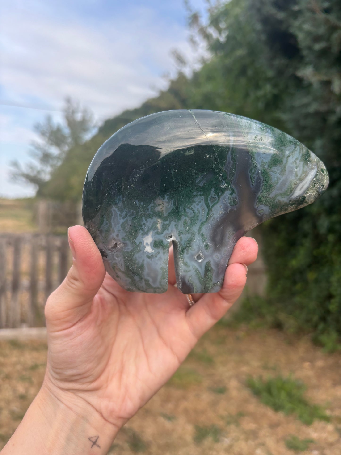 Moss agate Zuni bear